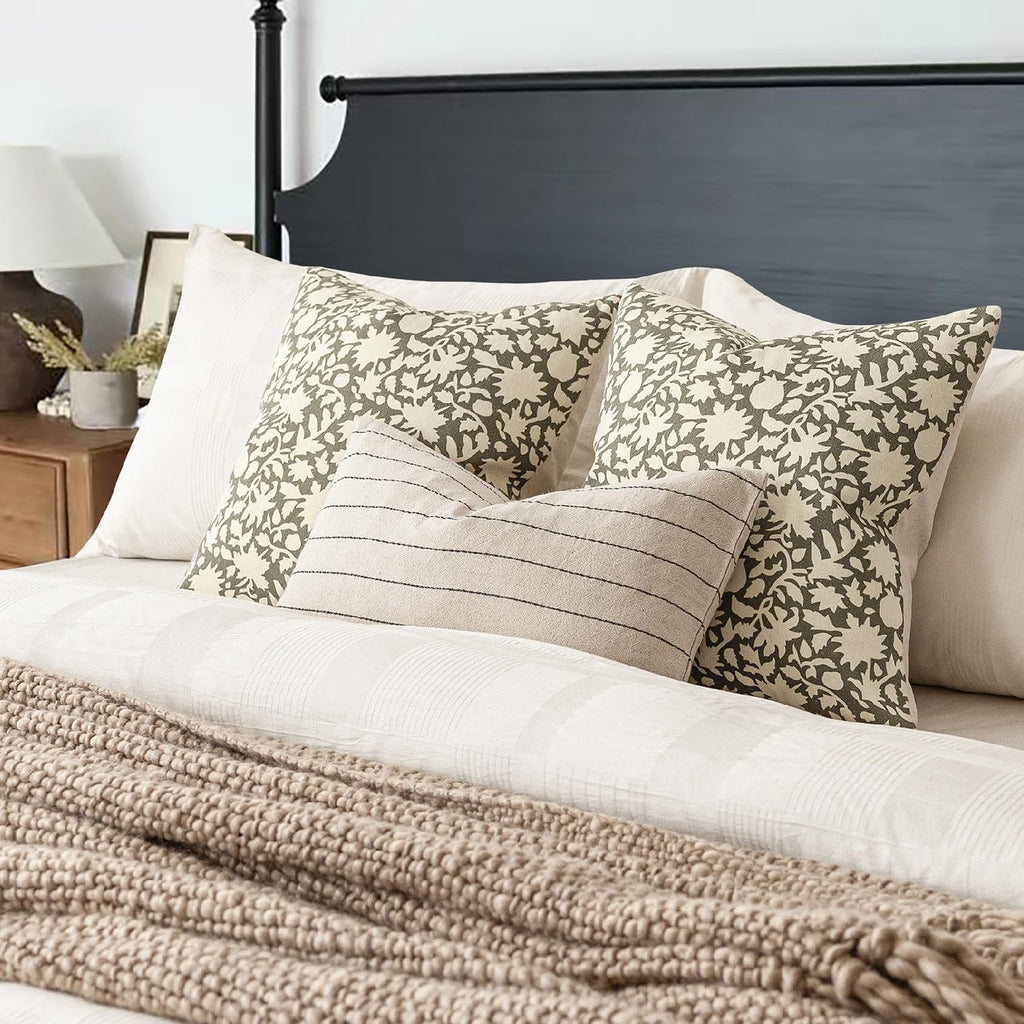 Foindtower Set of 2 Decorative Neutral Floral Throw Pillow Covers Accent Farmhouse Cushion Covers Boho Lumbar Pillowcase for Couch Sofa Bedroom Living Room Home Decor Outdoor,12×20 Inch,Sage Green