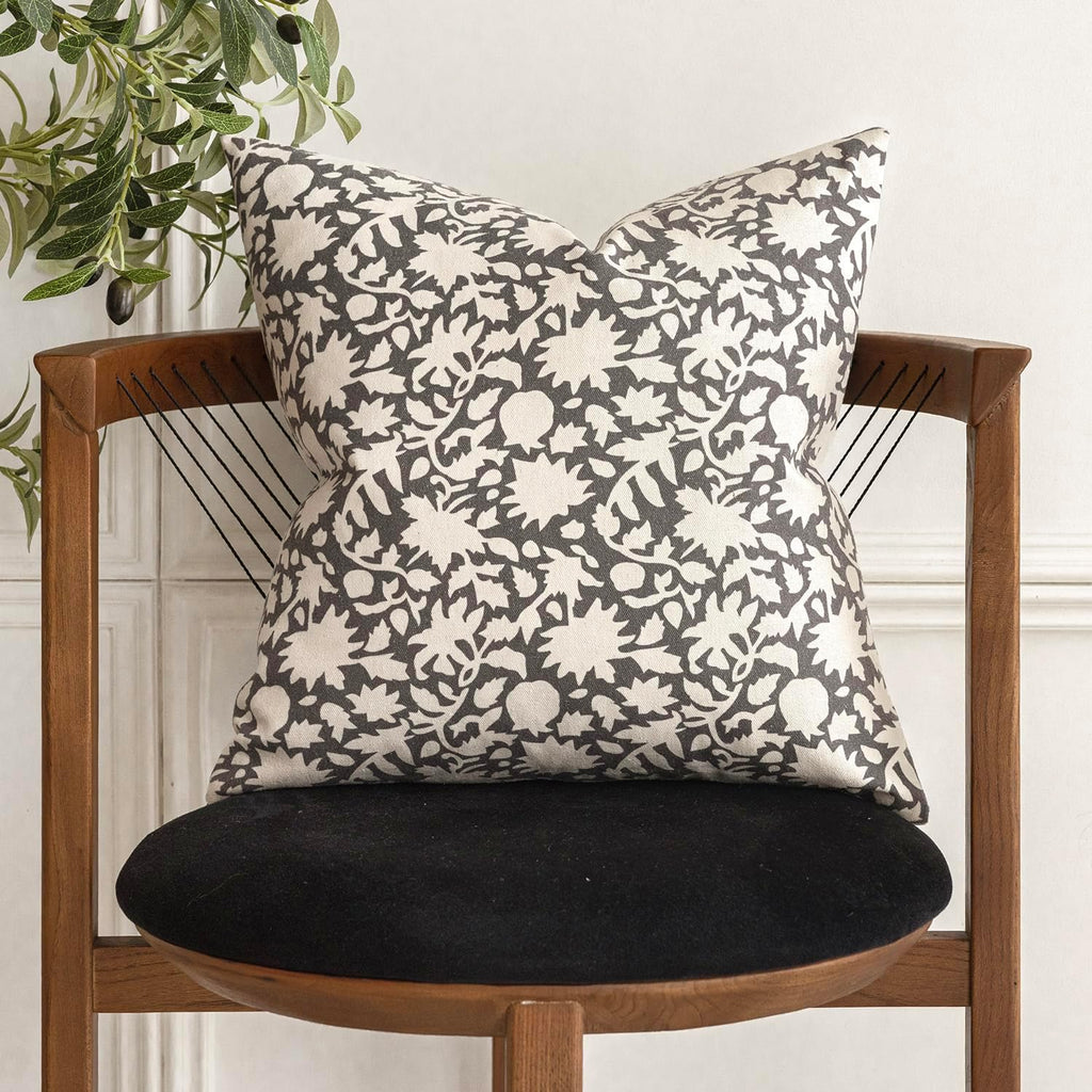 Foindtower Set of 2 Decorative Neutral Floral Throw Pillow Covers Accent Farmhouse Cushion Covers Boho Vintage Pillowcase for Couch Sofa Bedroom Living Room Home Decor Outdoor,20×20 Inch,Rustic Gray