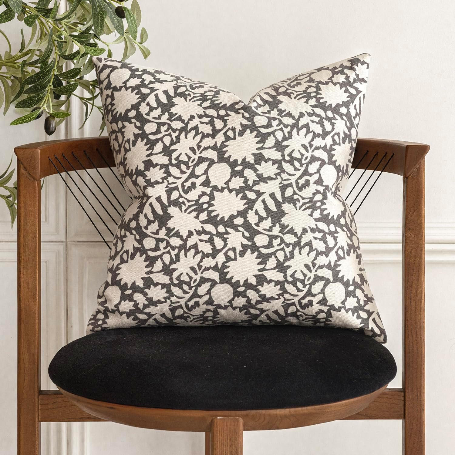 Foindtower Set of 2 Decorative Neutral Floral Throw Pillow Covers Accent Farmhouse Cushion Covers Boho Vintage Pillowcase for Couch Sofa Bedroom Living Room Home Decor Outdoor,20×20 Inch,Rustic Gray