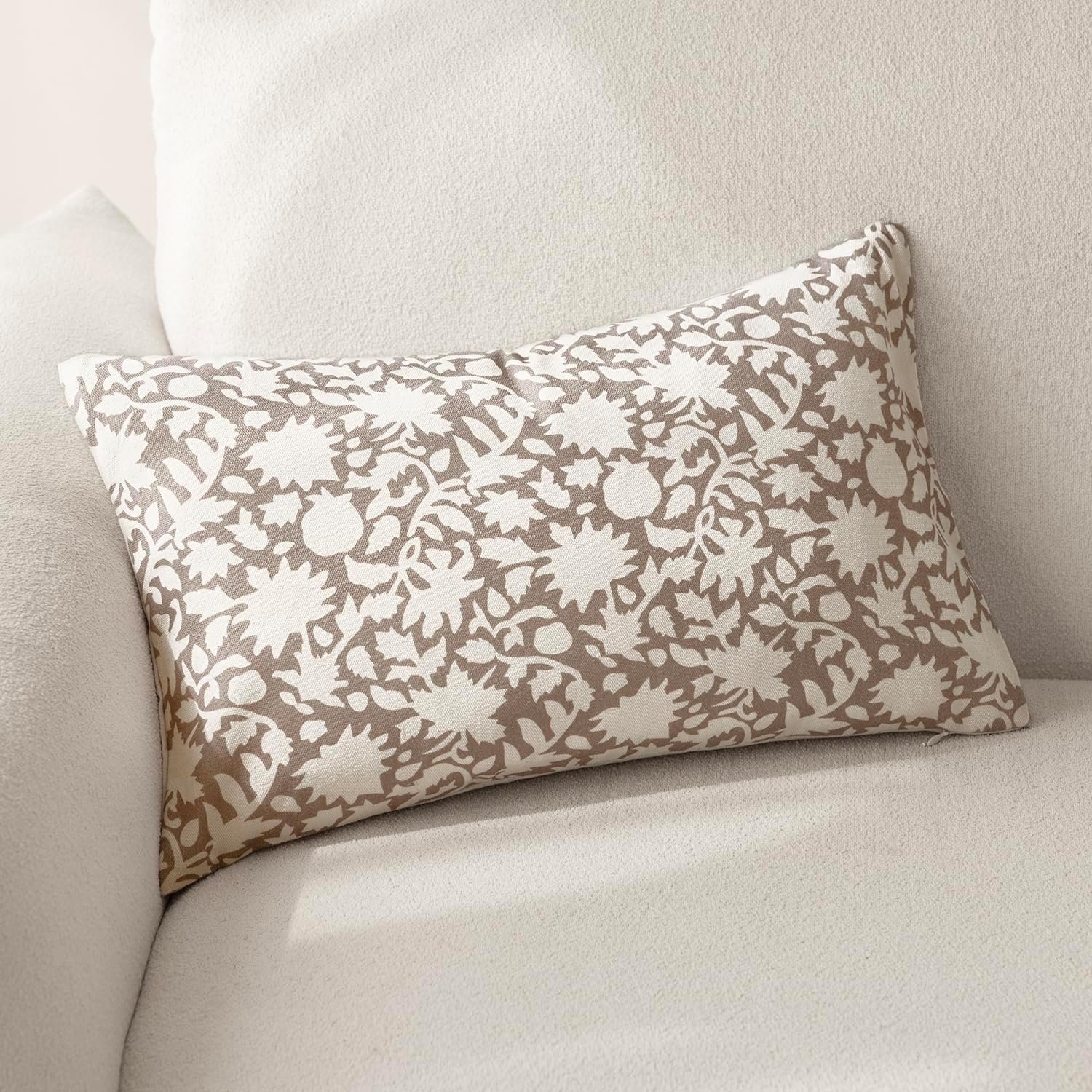 Foindtower Set of 2 Decorative Neutral Floral Lumbar Throw Pillow Covers Accent Farmhouse Cushion Covers Boho Vintage Pillowcase for Couch Sofa Bedroom Living Room Home Decor Outdoor,12×20 Inch,Tan