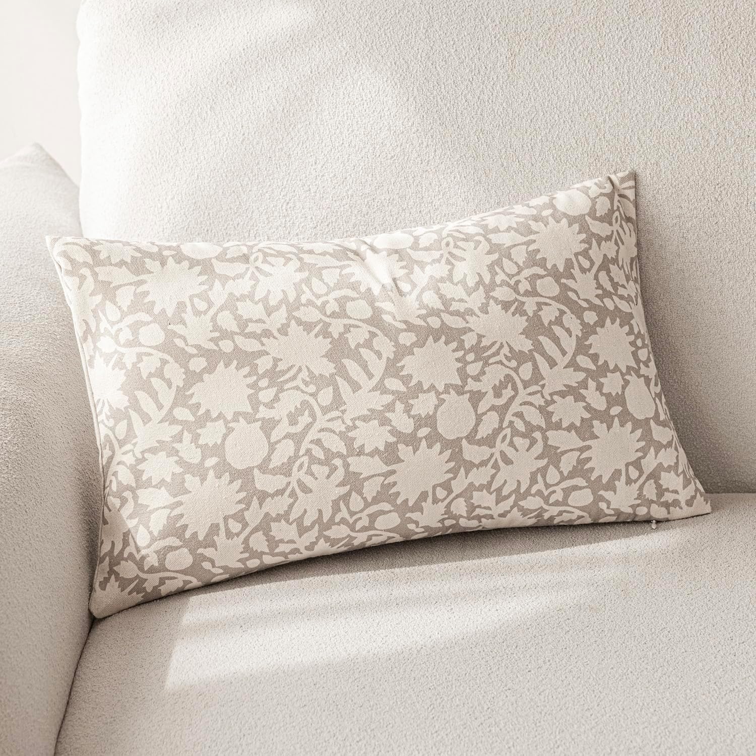 Foindtower Set of 2 Decorative Neutral Floral Throw Pillow Covers Accent Farmhouse Cushion Covers Boho Lumbar Pillowcase for Couch Sofa Bedroom Living Room Home Decor Outdoor,12×20 Inch,Ivory Beige